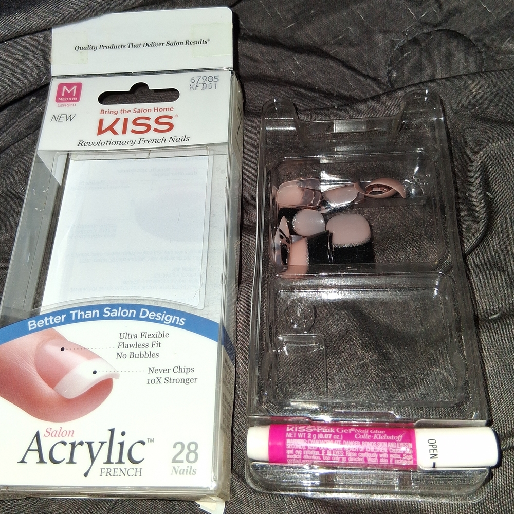 Kiss Acrylic Press On Nails Set Size M